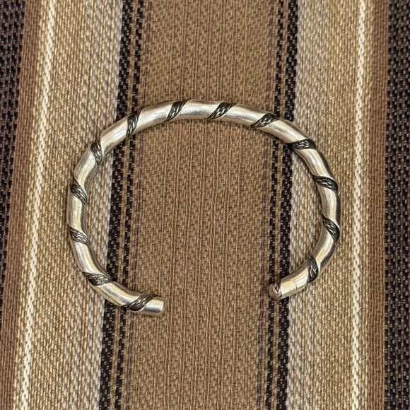 Native American Sterling Silver Double Twist Rope Style Cuff Bracelet - Picture 4 of 16